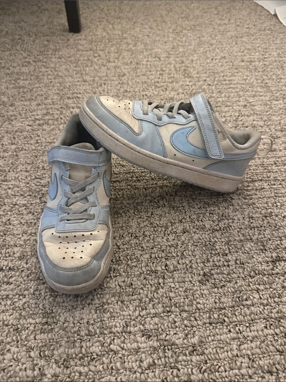 Nike Kids Light Blue and White Low-Top Sneakers with Hook-and-Loop Strap